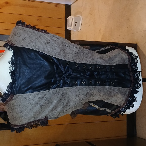 3 piece spirit Halloween costume - Picture 9 of 10